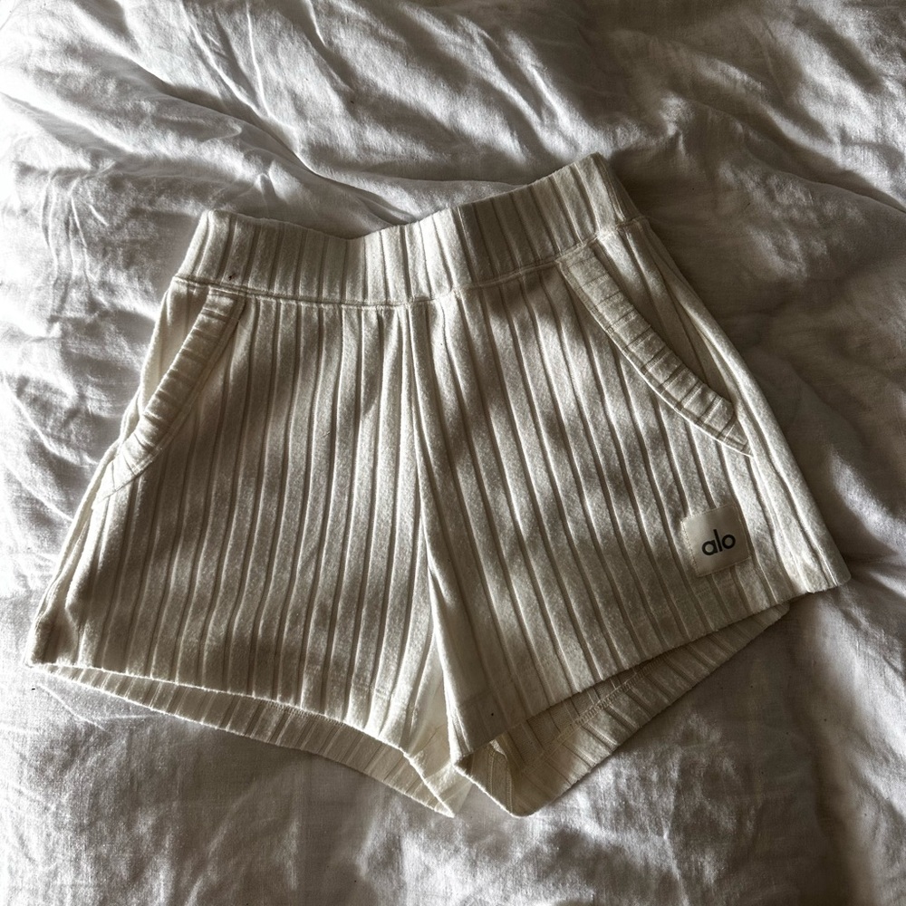 ALO Yoga Ivory Ribbed Shorts
